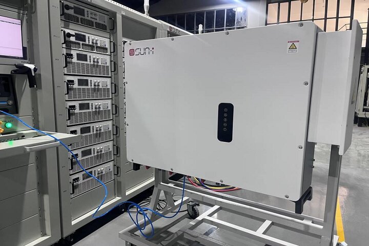 آغاز به کار نخستین کارخانه تولید اینورترهای صنعتی نیروگاه‌های خورشیدی