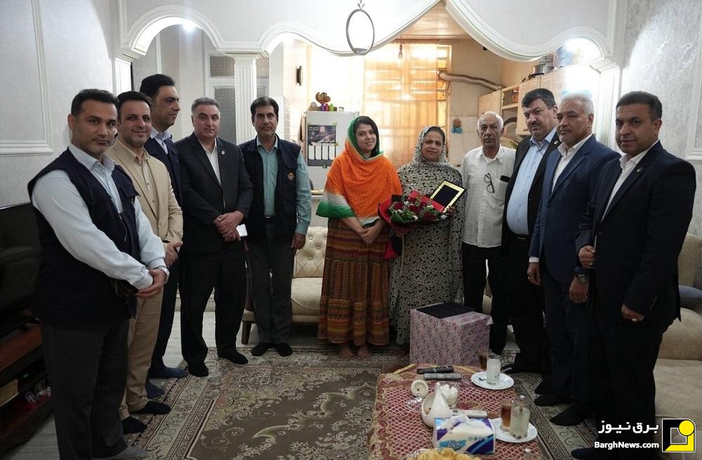 تجلیل معاون هماهنگی توزیع توانیر از همکار حادثه‌دیده توزیع برق هرمزگان