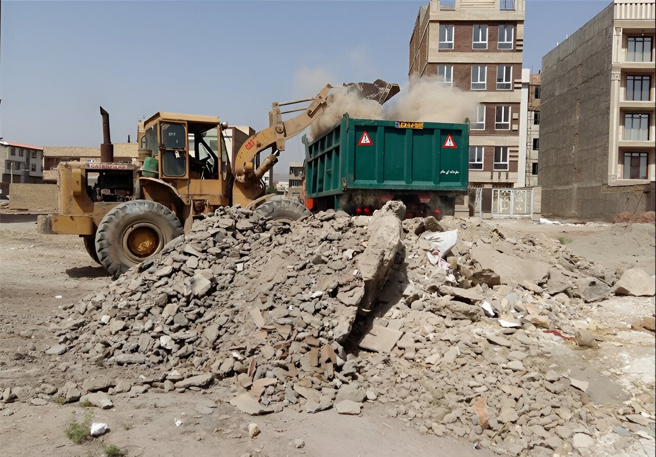 حراج زمین در محل دفن نخاله‌ و زباله!/ هشدار درباره بارگذاری‌های ناپایدار در جنوب‌غرب اصفهان