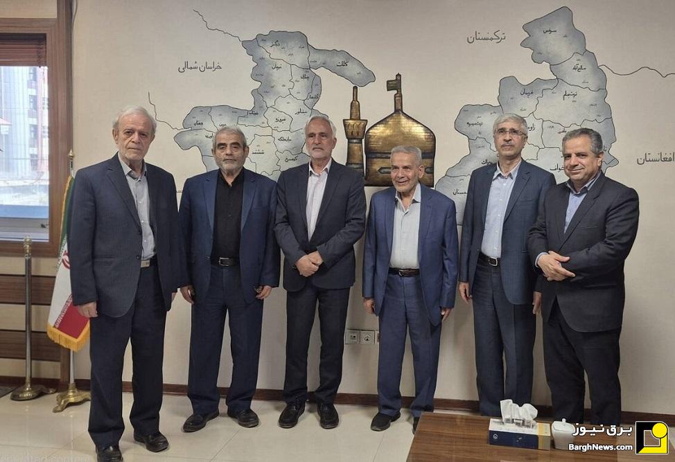 بازدید پیشکسوتان صنعت برق از ابرپروژه ۴۰۰ کیلوولت امام رضا